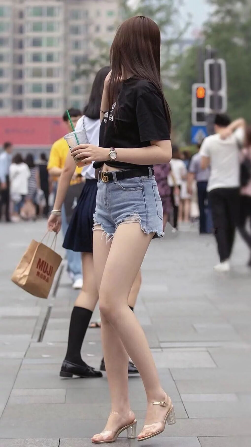 开云官方网站-胜负难分！国内足球赛事精彩连连，足球赛事国足