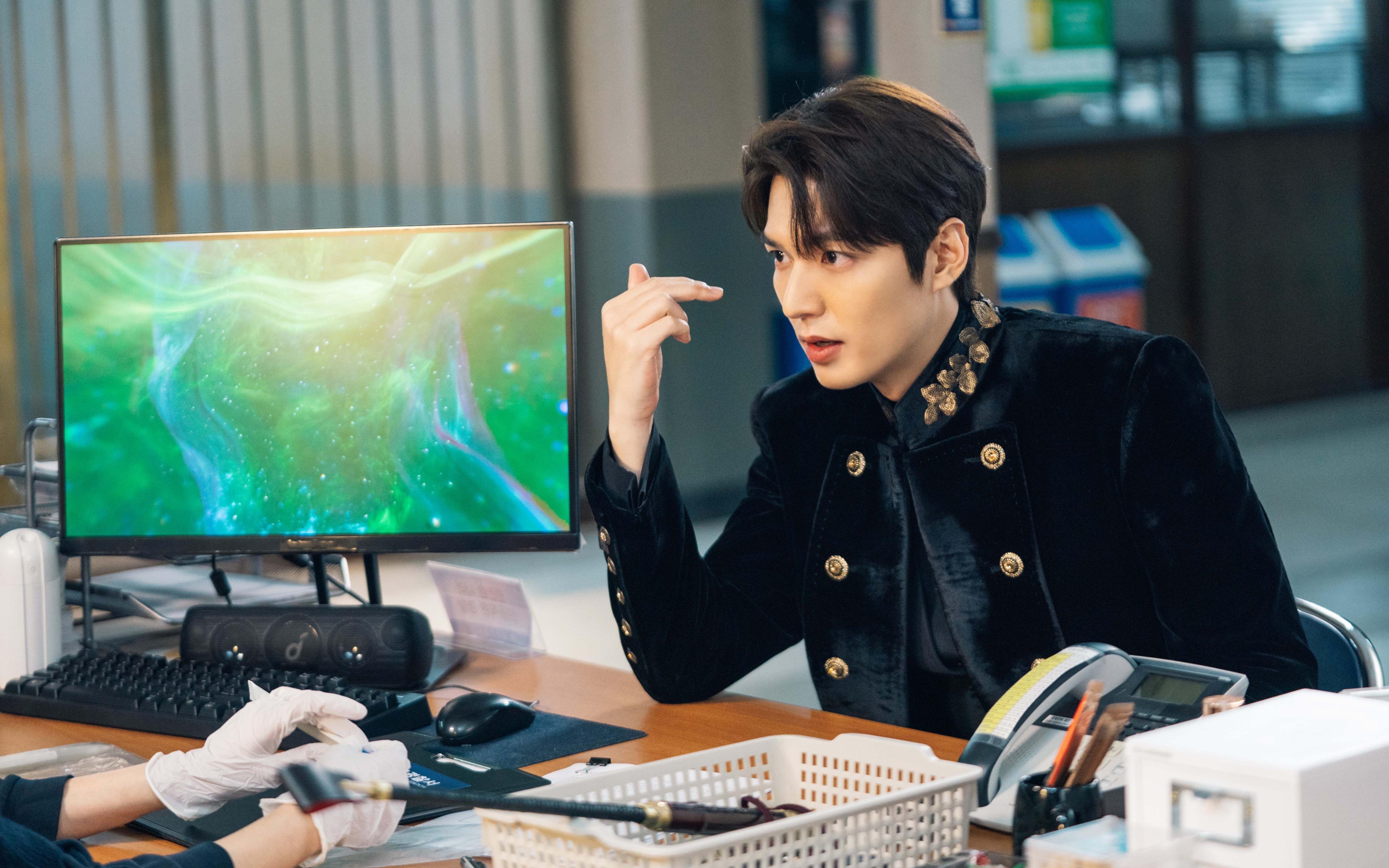 西甲决战精彩纷呈：明星战士点燃绿茵夜！，西甲决赛直播